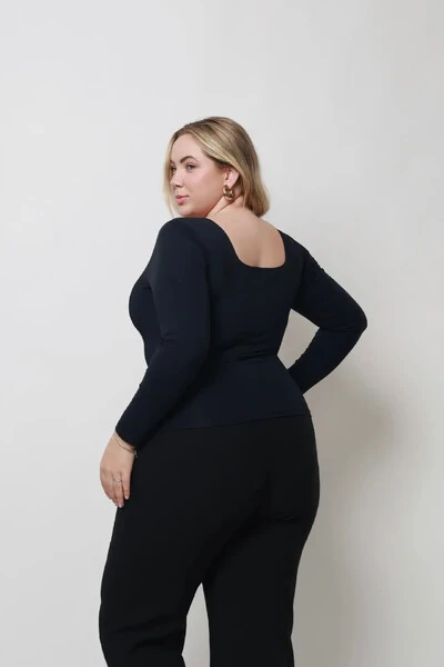 Foto Blusa Poliamida Decote Quadrado Manga Longa