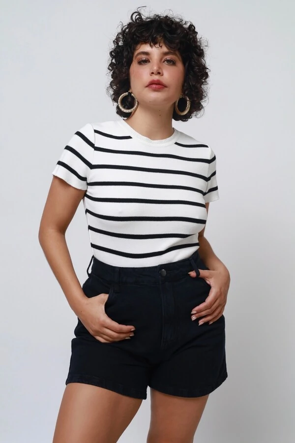Short Mom Jeans Over Marmorizado