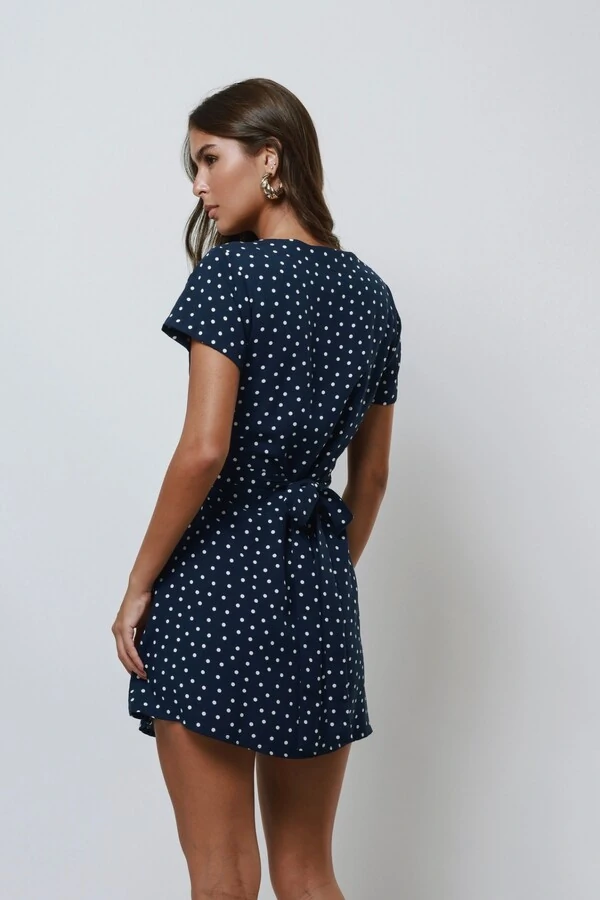 Vestido Curto Envelope Poá Viscose