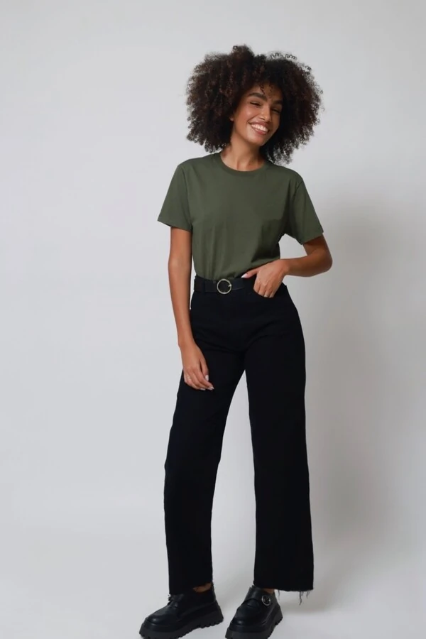 Camiseta Lisa Básica Essencial