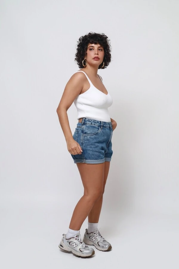 Short Mom Jeans Over Marmorizado
