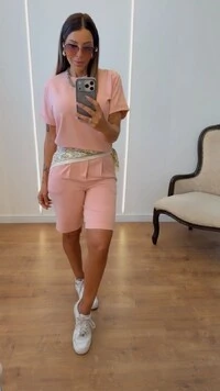 Conjunto Ingrid Feminino com Camiseta e Bermuda de Cintura Alta