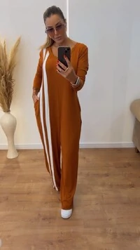 Macacão Marisa Manga Longa com Listras Laterais – Elegante, Confortável e Alongador