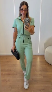 Macacão Feminino Linda em Moletinho com Bolsos