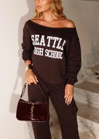 Conjunto High School Maria Dondoca em Moletom – Look Streetwear Elegante e Confortável