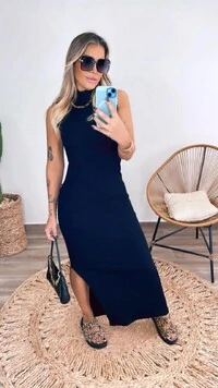 Vestido Midi Canelado com Gola Alta e Fenda – Modelagem Elegante