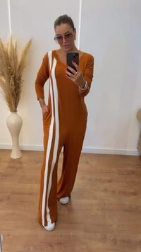 Macacão Marisa Manga Longa com Listras Laterais – Elegante, Confortável e Alongador