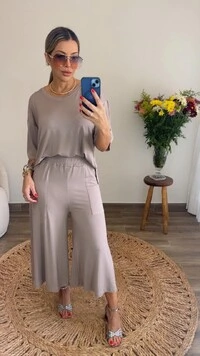 Conjunto Málaga em Viscolycra Premium Feminino – Blusa Ampla e Pantacourt
