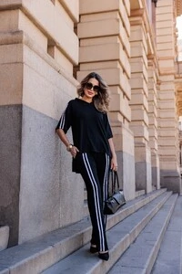 Conjunto Maya em Moletinho com Capuz e Calça Flare Sport | Conforto e Elegância