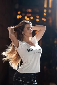 Conjunto Backstage Feminino Maria Dondoca com Camiseta Decote V e Calça Estampada