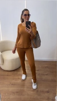 Conjunto Isa em Moletinho Feminino Confortável e Moderno