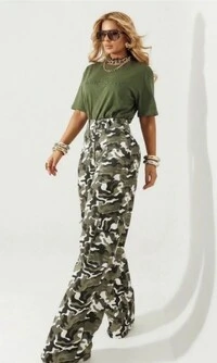 Conjunto Feminino T-Shirt em Viscolycra com Calça em Viscose com Elastano Camuflada