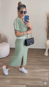 Conjunto Anita em Moletinho 2 Peças – Vestido Midi com Fenda e Bomber Manga Curta