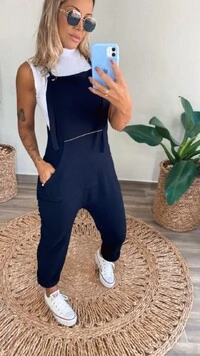 Jardineira Feminina em Moletinho com Zíper Frontal