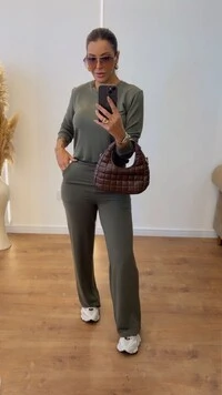 Conjunto Feminino Betina em Moletinho com Calça Reta