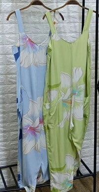 Macacão Pantacourt em Viscose com Bolsos