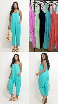 Macacão Pantacourt em Viscose com Bolsos