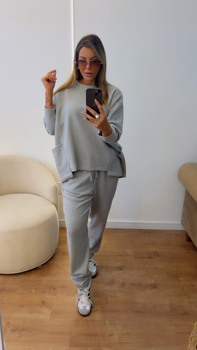 FotoConjunto Style Feminino em Malha Canelada de Algodão – Blusa Ampla e Calça Confortável