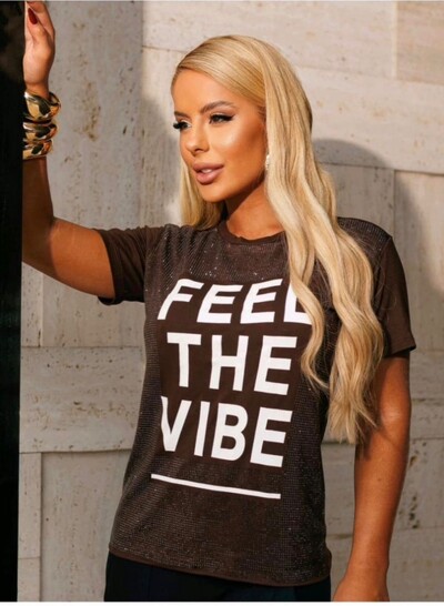 Foto T-shirt Vibe Maria Dondoca em Strass