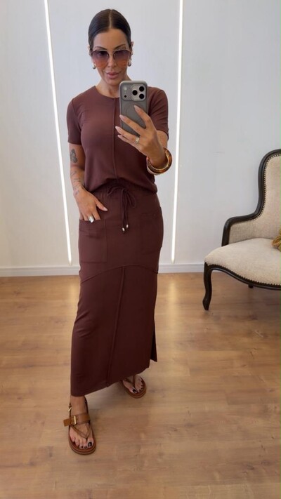 Foto Conjunto Adriana Feminino em Moletinho com Saia Midi e Fendas