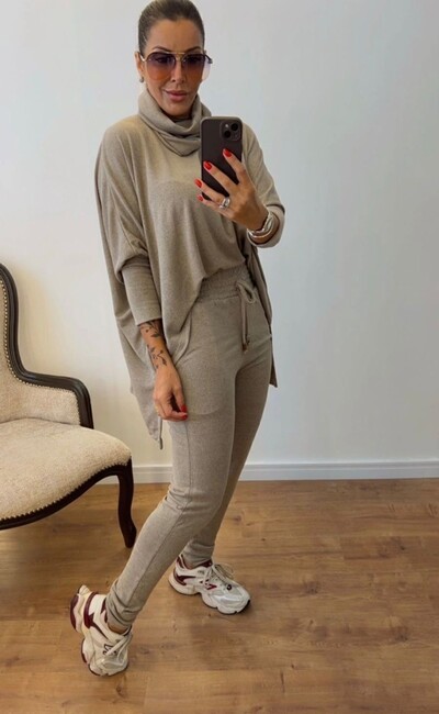 Foto Conjunto Liliane em Malha Tricô com Blusa Morcego e Calça Jogger Feminina