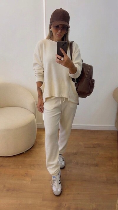 Foto Conjunto Style Feminino em Malha Canelada de Algodão – Blusa Ampla e Calça Confortável
