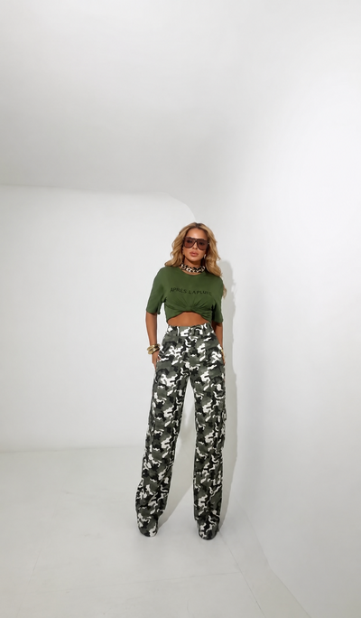 Foto Conjunto Feminino T-Shirt em Viscolycra com Calça em Viscose com Elastano Camuflada