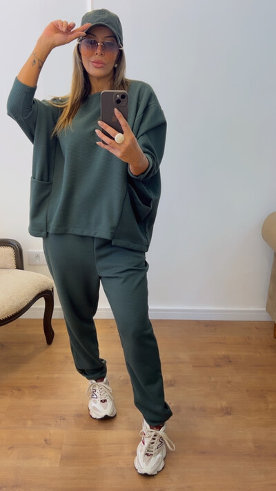 Foto Conjunto Style Feminino em Malha Canelada de Algodão – Blusa Ampla e Calça Confortável