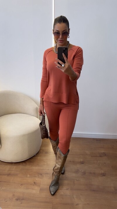 Foto Conjunto Isa em Moletinho Feminino Confortável e Moderno
