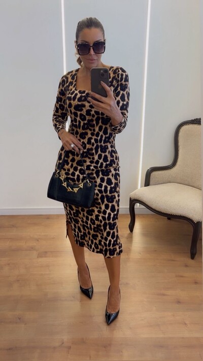 Foto Vestido Midi Canelado Decote Quadrado Manga Longa Elegante