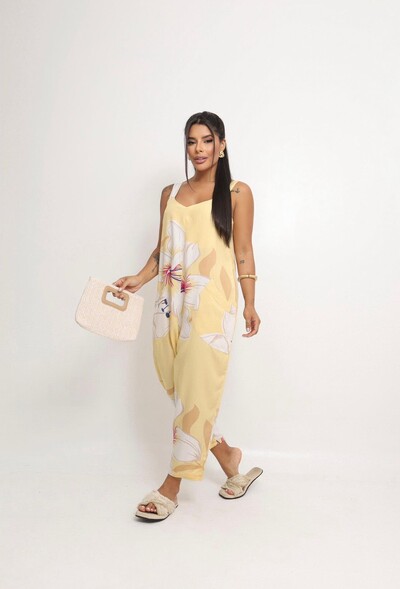 FotoMacacão Pantacourt em Viscose com Bolsos