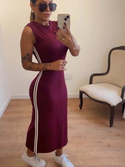 FotoConjunto Vestido Midi com Fenda + Bomber em Moletinho – Look Moderno e Confortável