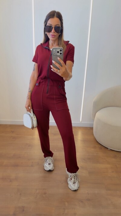 Foto Macacão Feminino Linda em Moletinho com Bolsos