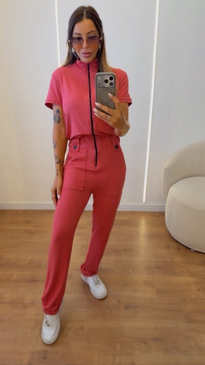 Foto Macacão Feminino Linda em Moletinho com Bolsos