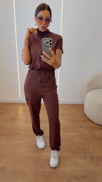 Foto Macacão Feminino Linda em Moletinho com Bolsos