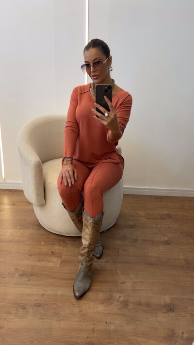FotoConjunto Isa em Moletinho Feminino Confortável e Moderno