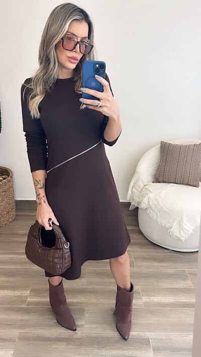 Foto Vestido Michele em Moletinho com Zíper Decorativo e Bolsos