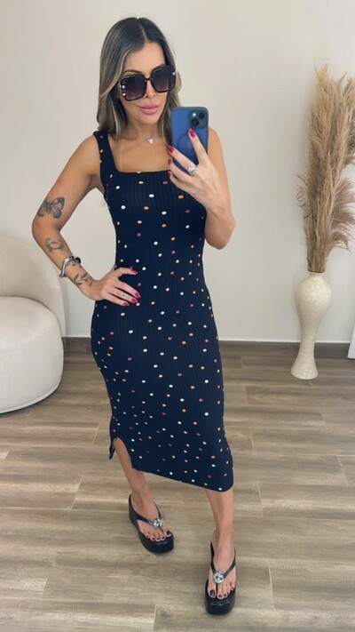 Foto Vestido Paulina Midi Feminino em Malha Canelada Premium com Fenda Lateral