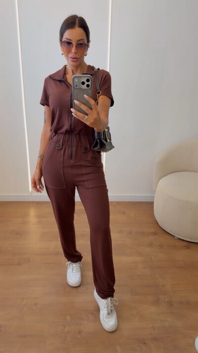 Foto Macacão Feminino Linda em Moletinho com Bolsos