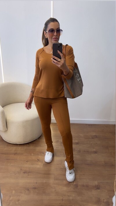 Foto Conjunto Isa em Moletinho Feminino Confortável e Moderno