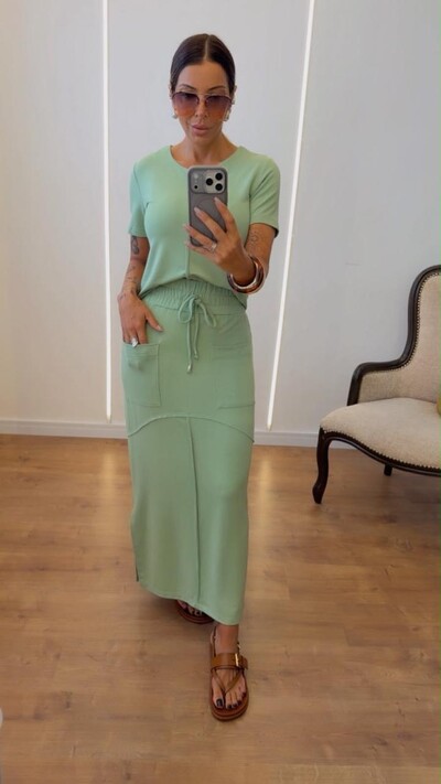 Foto Conjunto Adriana Feminino em Moletinho com Saia Midi e Fendas