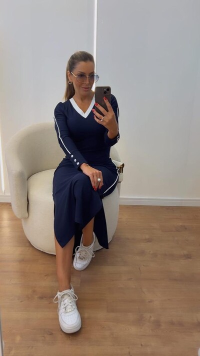 FotoVestido Aspen em Moletinho Midi com Detalhes Contrastantes