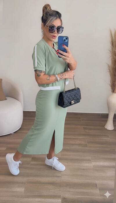 Foto Conjunto Anita em Moletinho 2 Peças – Vestido Midi com Fenda e Bomber Manga Curta