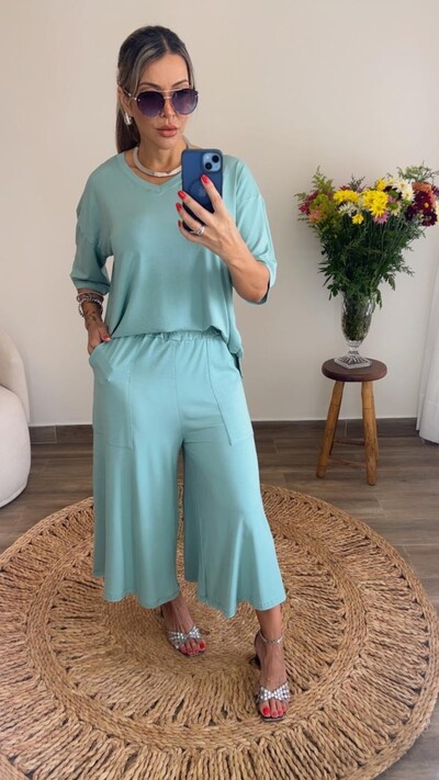 Foto Conjunto Málaga em Viscolycra Premium Feminino – Blusa Ampla e Pantacourt