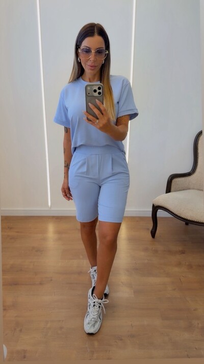 Foto Conjunto Ingrid Feminino com Camiseta e Bermuda de Cintura Alta