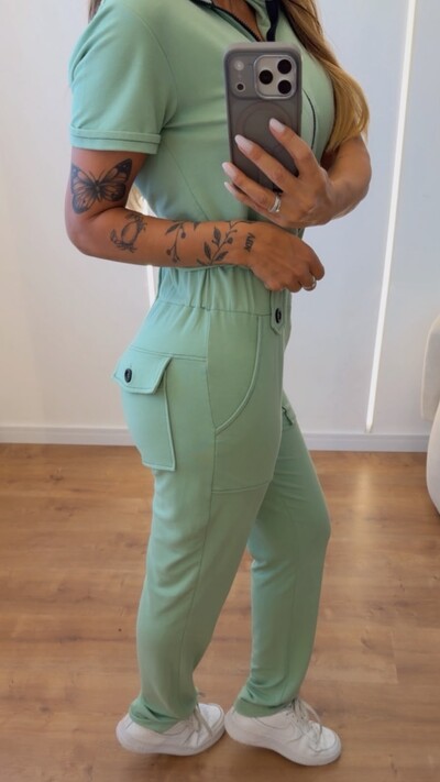 Foto Macacão Feminino Linda em Moletinho com Bolsos