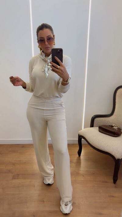 Foto Conjunto Feminino Betina em Moletinho com Calça Reta