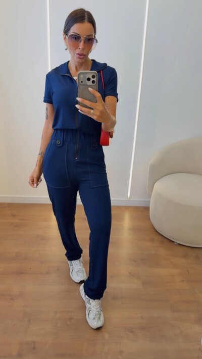 Foto Macacão Feminino Linda em Moletinho com Bolsos