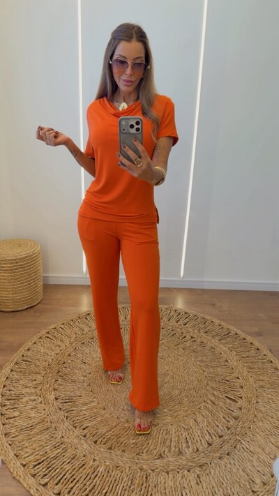 Foto Conjunto Renata com Blusa Gola Drapeada e Calça Reta