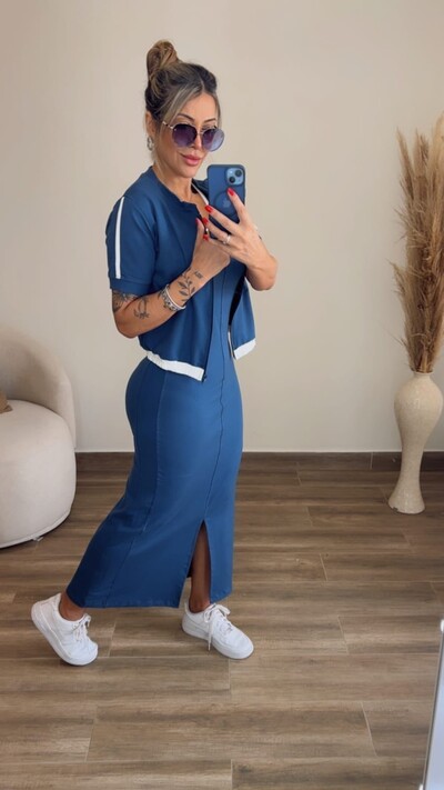 FotoConjunto Anita em Moletinho 2 Peças – Vestido Midi com Fenda e Bomber Manga Curta